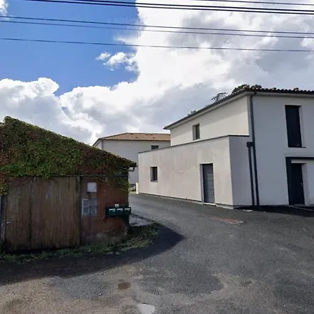 Du Vignoble A L'atlantique - Montifault Du 2 Au 3 Pieces Apartment