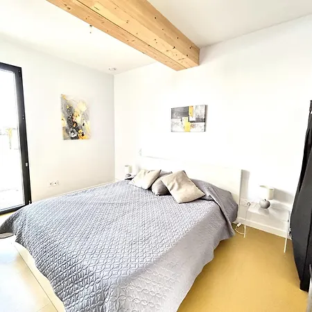 Du Vignoble A L'atlantique - Montifault Du 2 Au 3 Pieces * Le Pallet