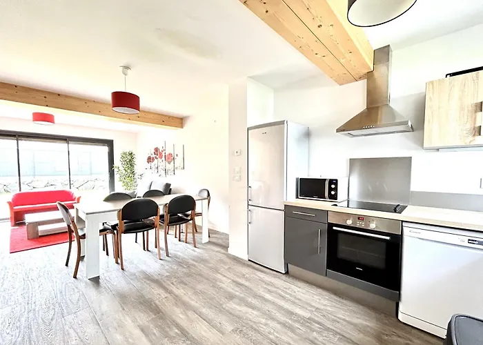 Du Vignoble A L'atlantique - Montifault Du 2 Au 3 Pieces Lejlighed